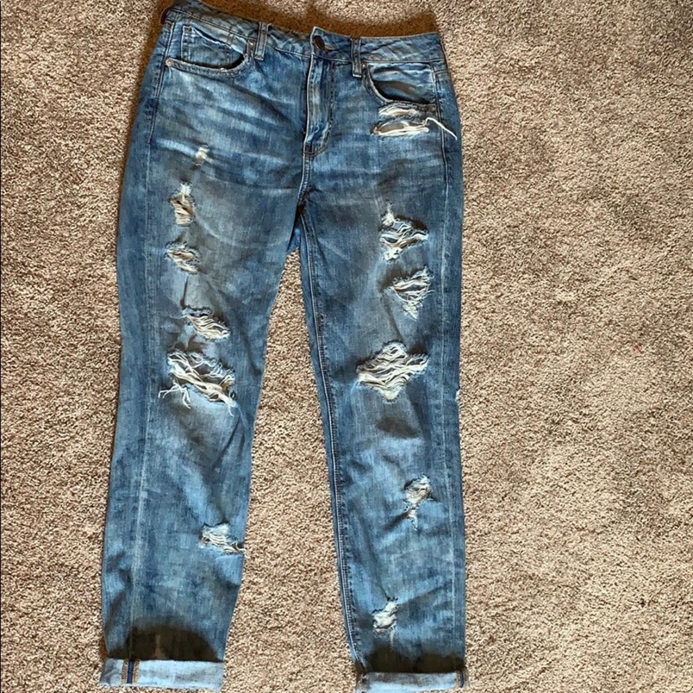 AE Hi-Rise Tomgirl Ripped jeans